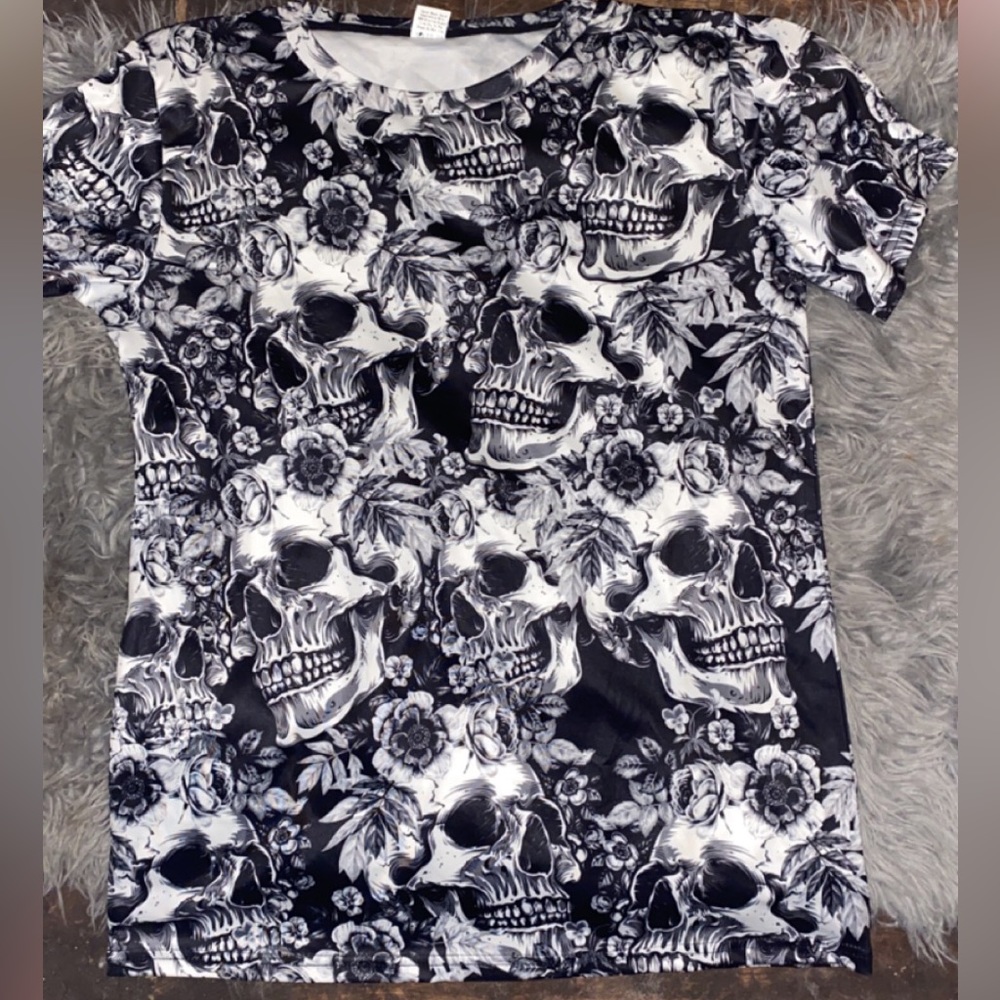 Gender neutral skull shirt
